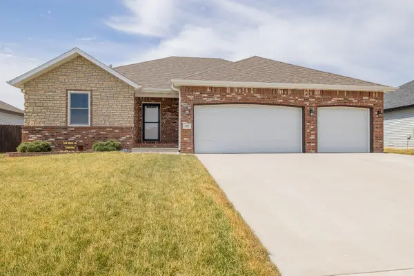 757 N Glenwood Avenue, Republic, MO 65738