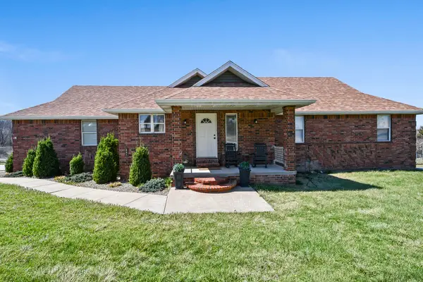 861 Country Meadows Road, Highlandville, MO 65669