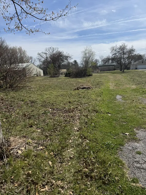 000 Rolling Hills Drive, Seligman, MO 65745