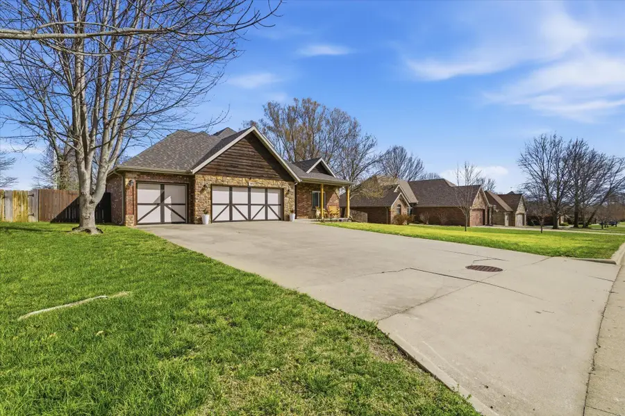 205 E Grace Street, Republic, MO 65738 - #2