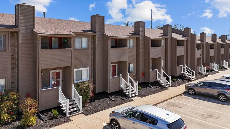 1707 E Walnut Lawn Street, Springfield, MO 65804 - #3