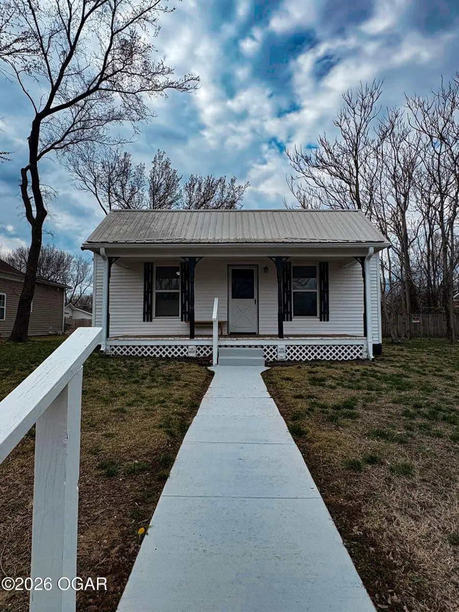 206 S Winfield Avenue, Joplin, MO 64801 - #3