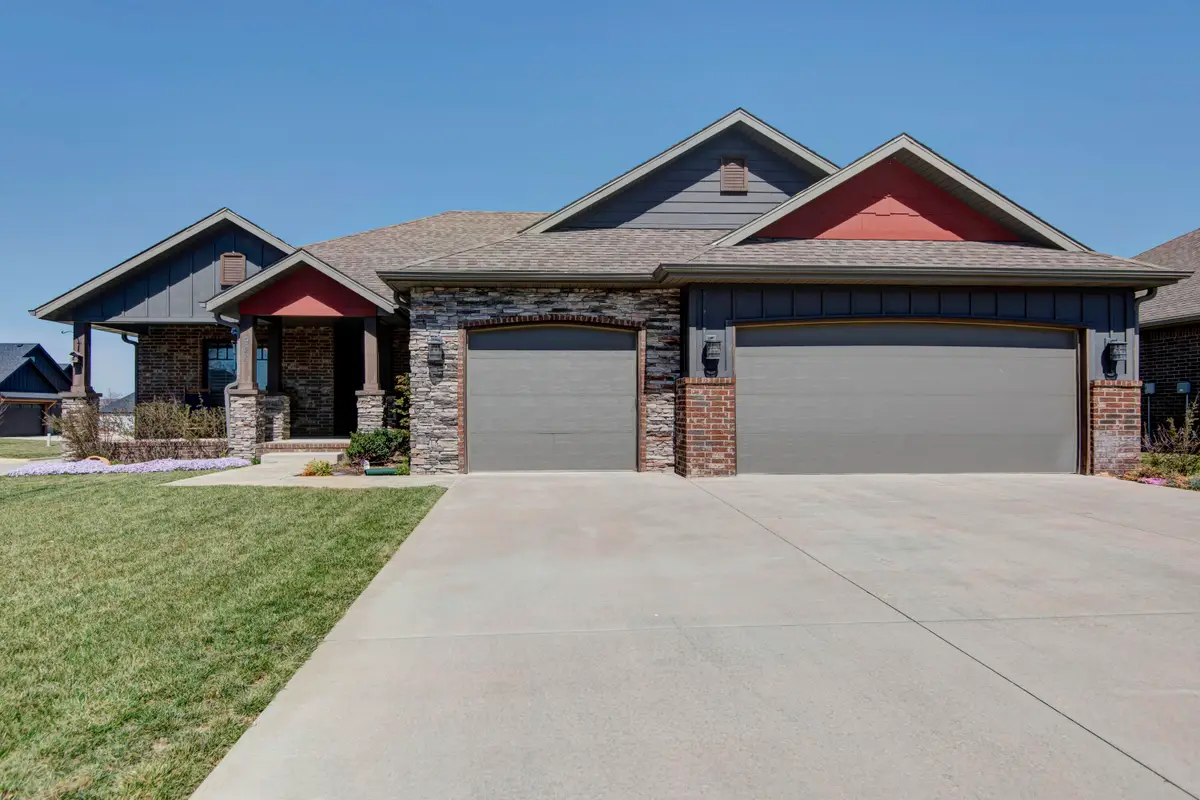 921 E Thorndale Drive, Nixa, MO 65714 - #1