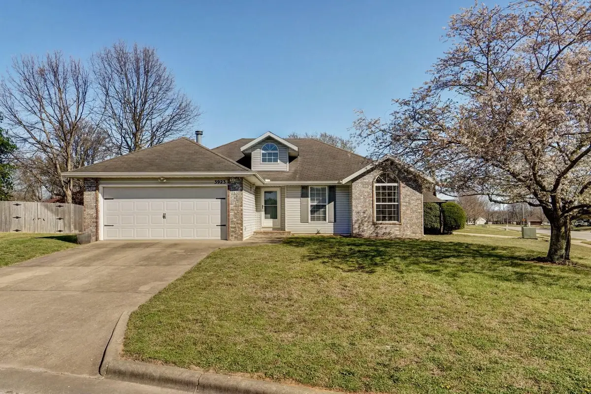 3923 W Kay Pointe Boulevard, Springfield, MO 65802 - #1