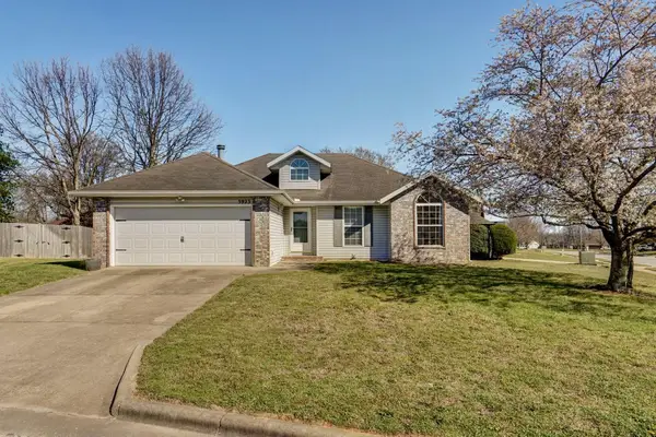 3923 W Kay Pointe Boulevard, Springfield, MO 65802