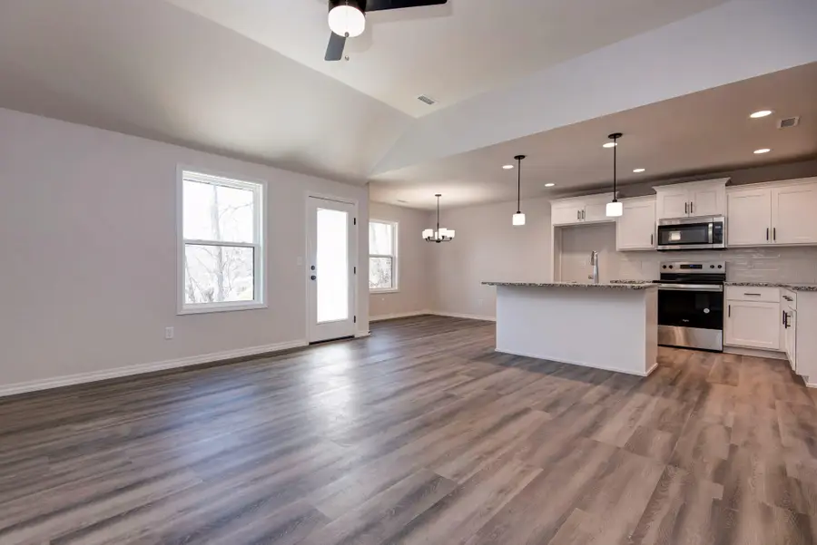 1301 S Mahn Avenue, Springfield, MO 65802 - #2