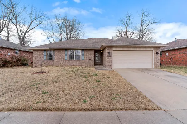 3853 W Lombard Street, Springfield, MO 65802