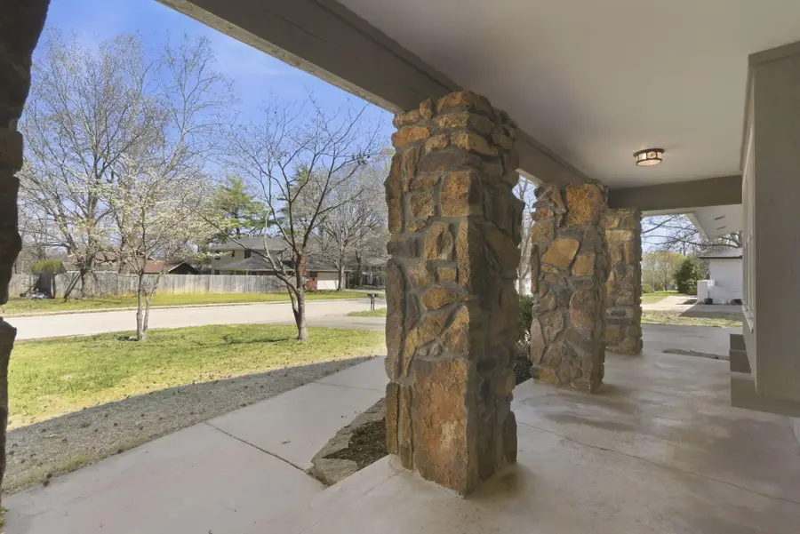 2466 E Cambridge Street, Springfield, MO 65804 - #2