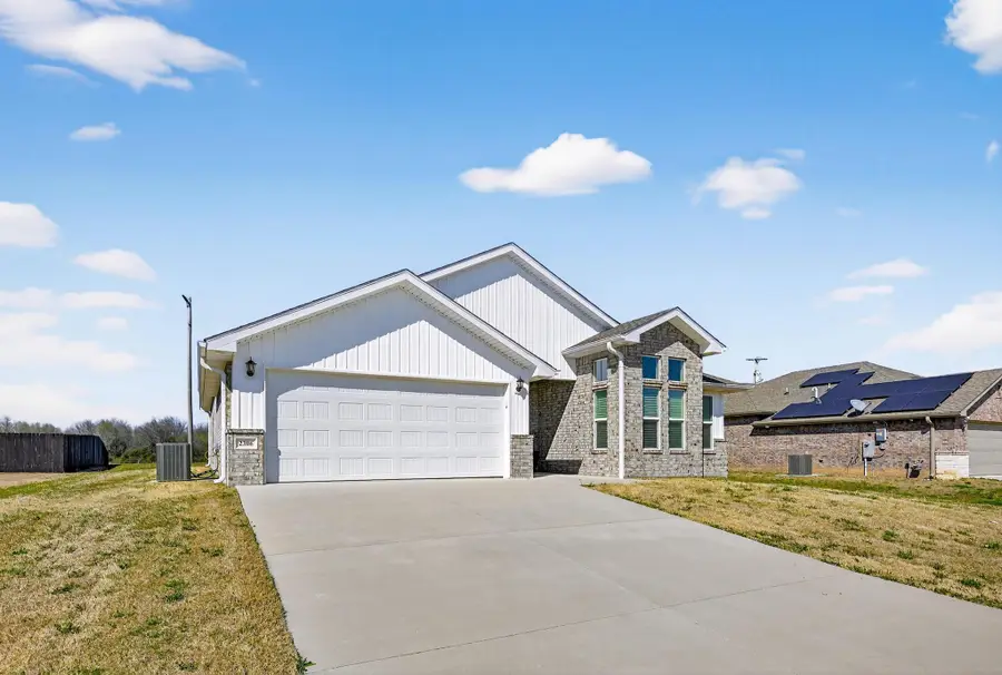 2306 N Greystone Square, Webb City, MO 64870 - #3