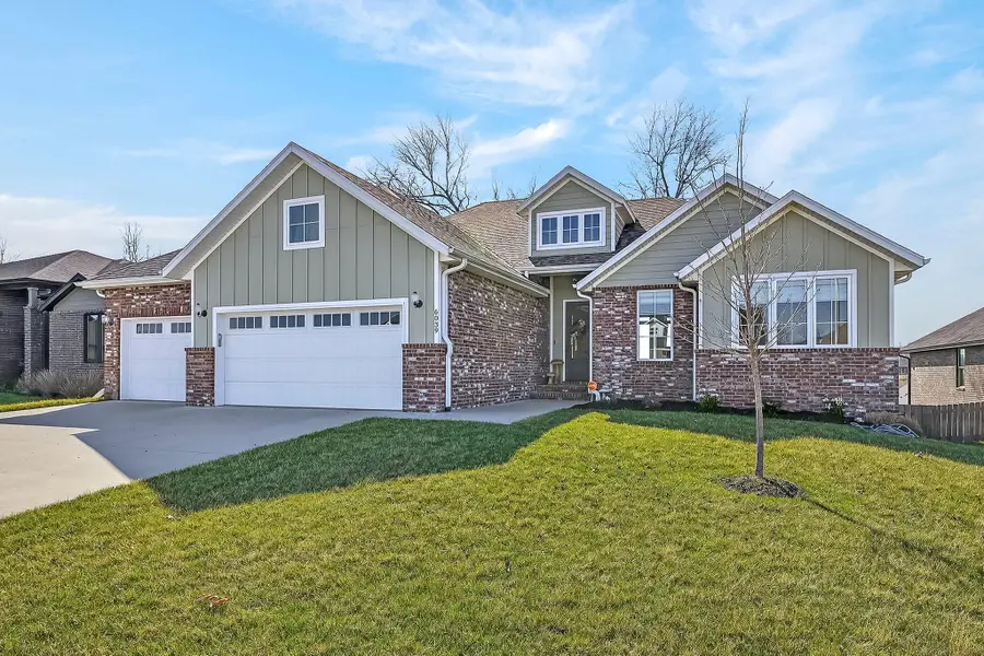 6039 S Kings Avenue, Springfield, MO 65810 - #2