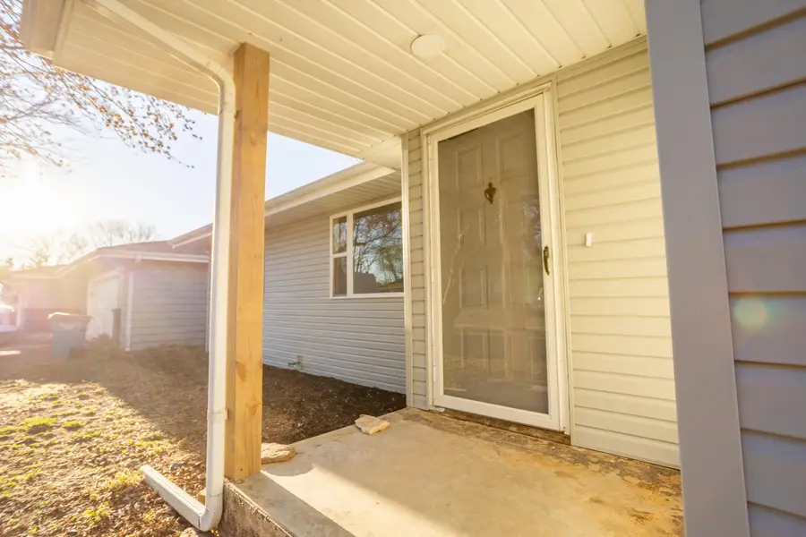 1514 E Wayland Street, Springfield, MO 65804 - #3