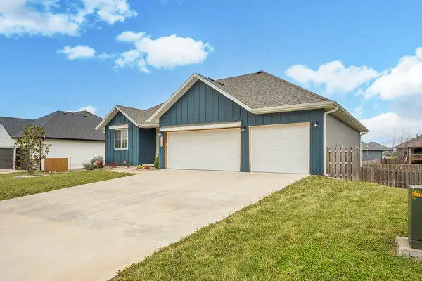 1112 S Cumberland Avenue, Republic, MO 65738