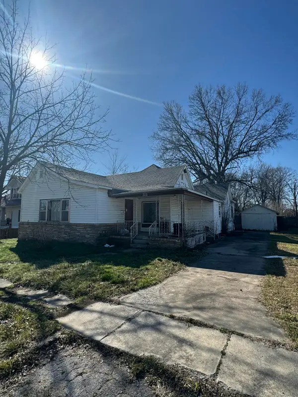 322 E Rock Street, Aurora, MO 65605