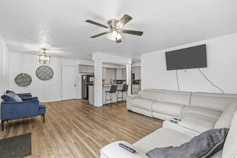 910 S Nettleton Avenue, Springfield, MO 65806 - #3