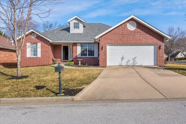 2041 W Buena Vista Street, Springfield, MO 65810