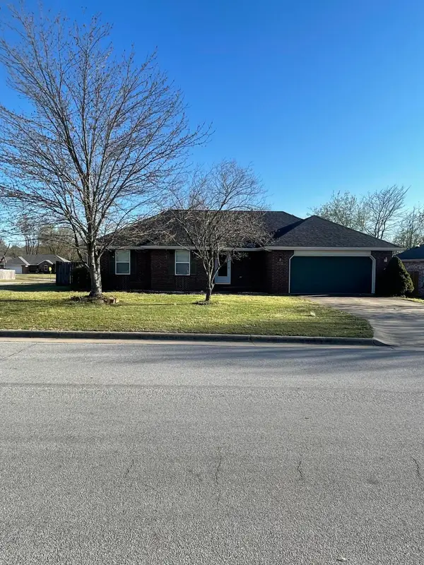 3502 W Village Terrace, Springfield, MO 65810