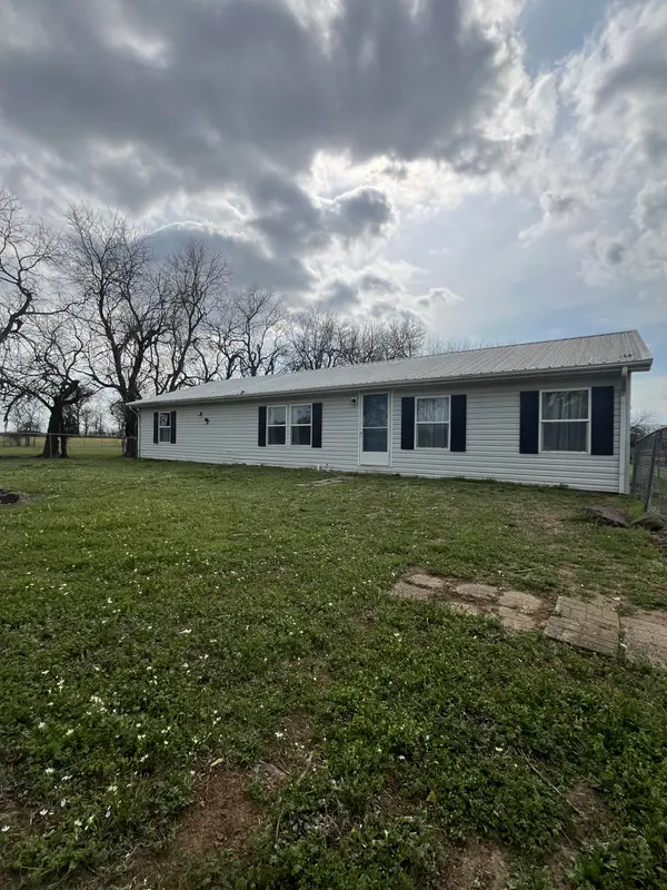 3325 SW Center Road, Columbus, KS 66725