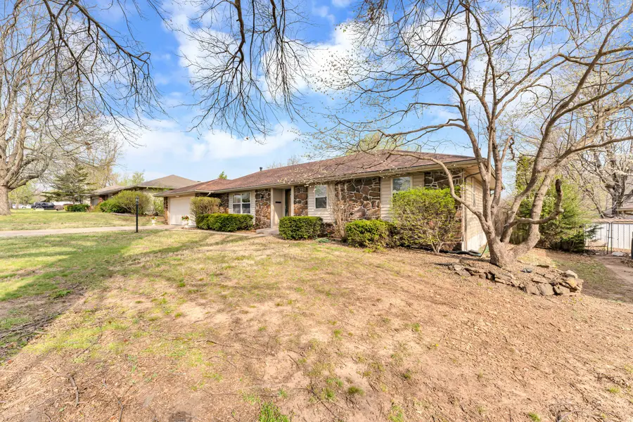 2725 W Camino Alto Street, Springfield, MO 65810 - #2