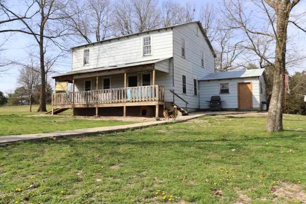 1138 Amish Loop, Seymour, MO 65746