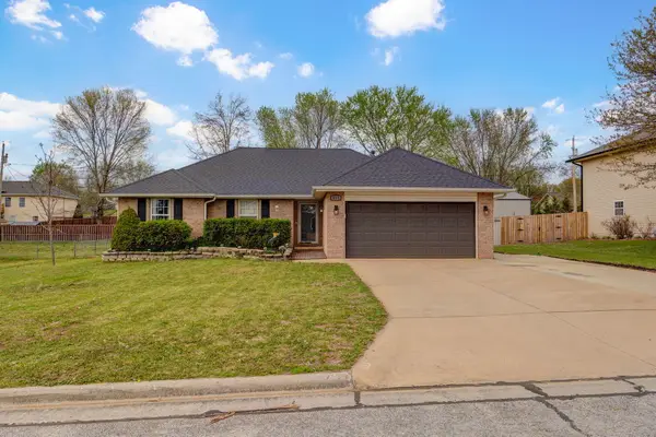 413 Cedar Lane, Willard, MO 65781