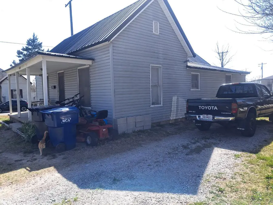 332 S Pennsylvania Avenue, Webb City, MO 64870 - #2