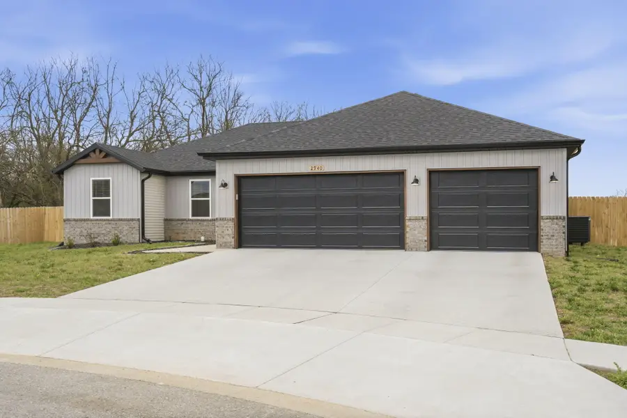 2940 N Nixon Avenue, Springfield, MO 65803 - #3
