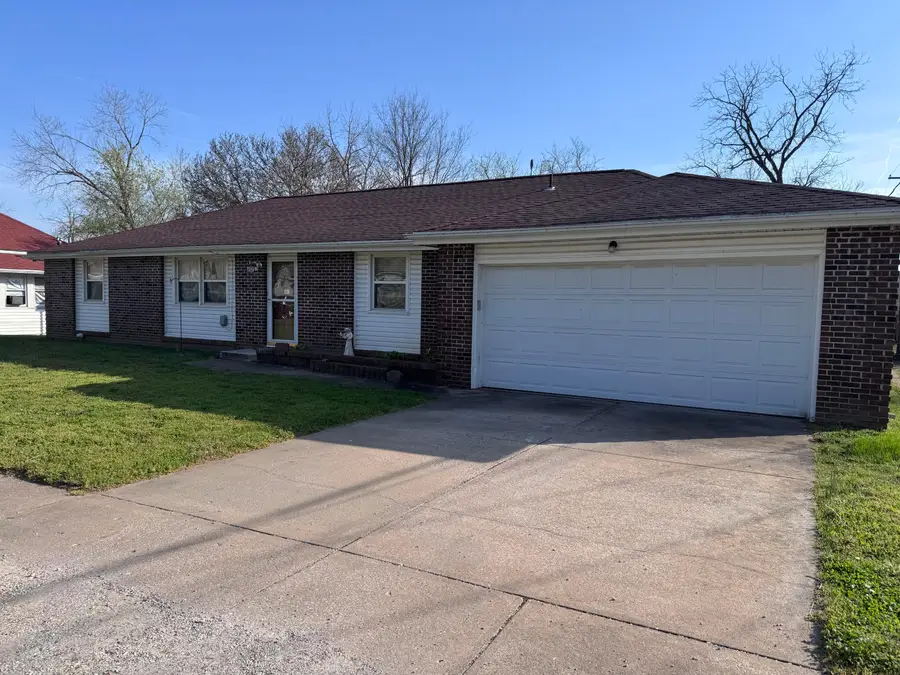207 E Meadow Avenue, Crane, MO 65633 - #3