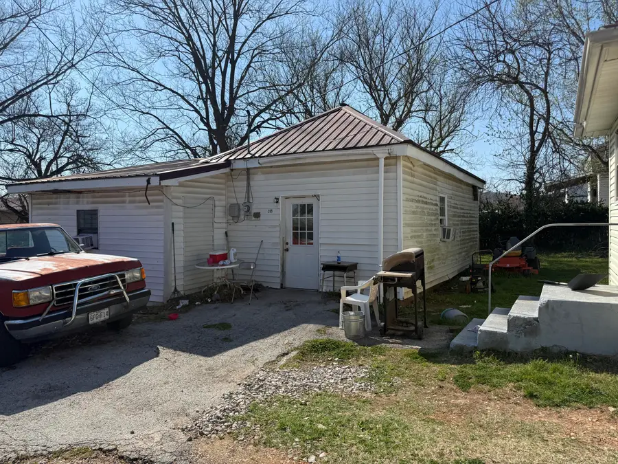 205 E Meadow Avenue, Crane, MO 65633 - #2