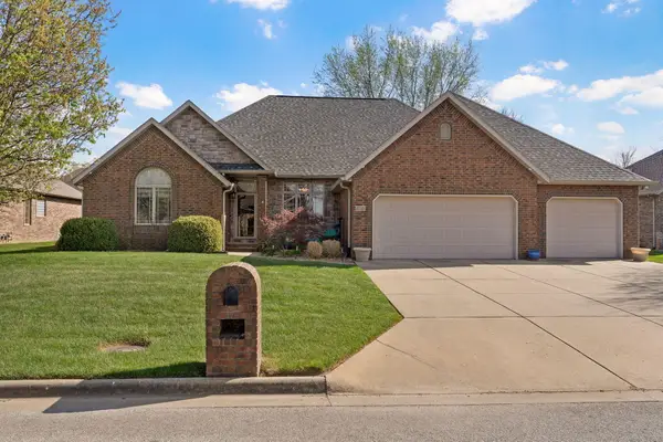 1004 W Glacier Court, Nixa, MO 65714
