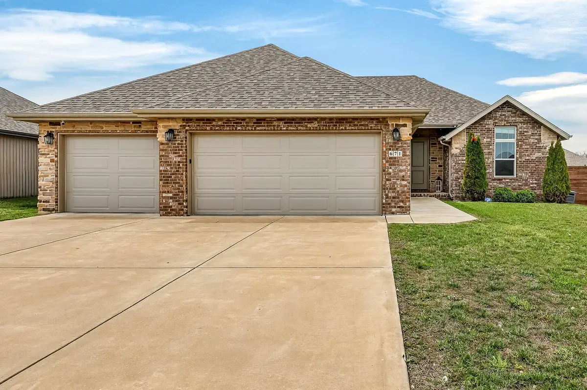 671 N Maplewood Hills Road, Nixa, MO 65714 - #1