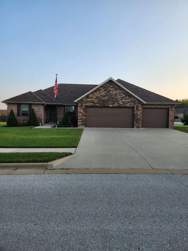 2005 E Greenwich Drive, Ozark, MO 65721