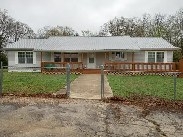 1240 State Road N, Mack's Creek, MO 65786