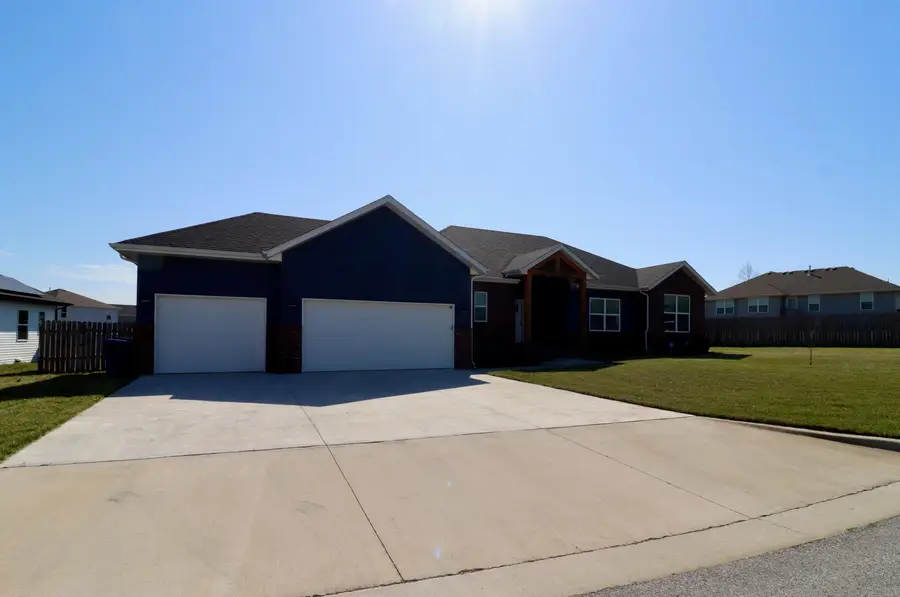 1312 S Birch Avenue, Springfield, MO 65802 - #2