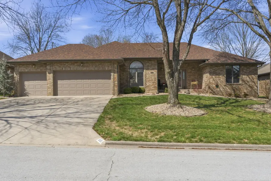 1933 S Oakmont Avenue, Springfield, MO 65809 - #2