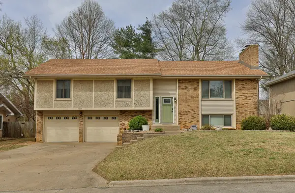 1039 E Manchester Drive, Springfield, MO 65810