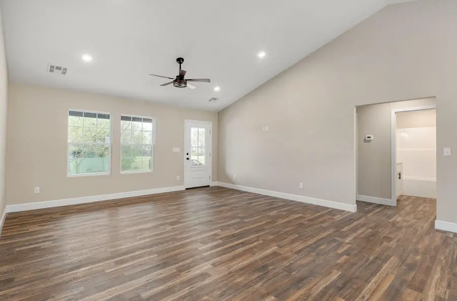 215 W Cofield Street, Aurora, MO 65605 - #2