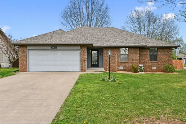 3734 N Rogers Avenue, Springfield, MO 65803