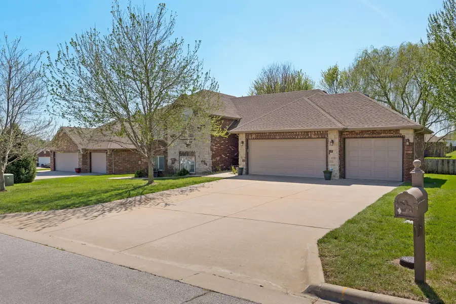 1545 N Oakfair Place, Springfield, MO 65802 - #2