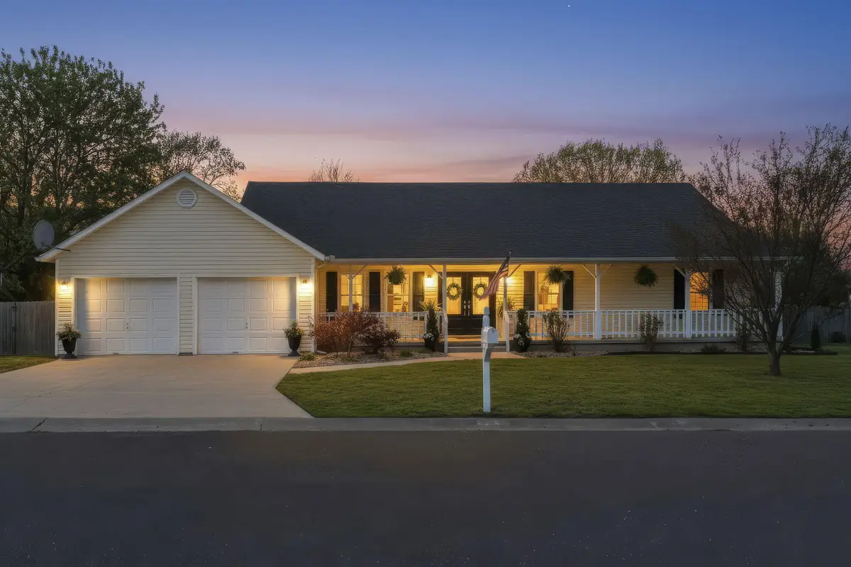 15 Southgate Avenue, Monett, MO 65708 - #1