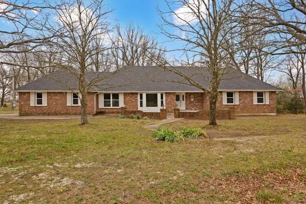 936 E 482nd Road, Bolivar, MO 65613