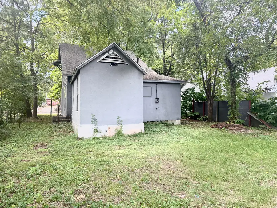 109 N Jackson Avenue, Joplin, MO 64801 - #3