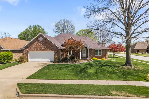 4636 S Parkhill Avenue, Springfield, MO 65810