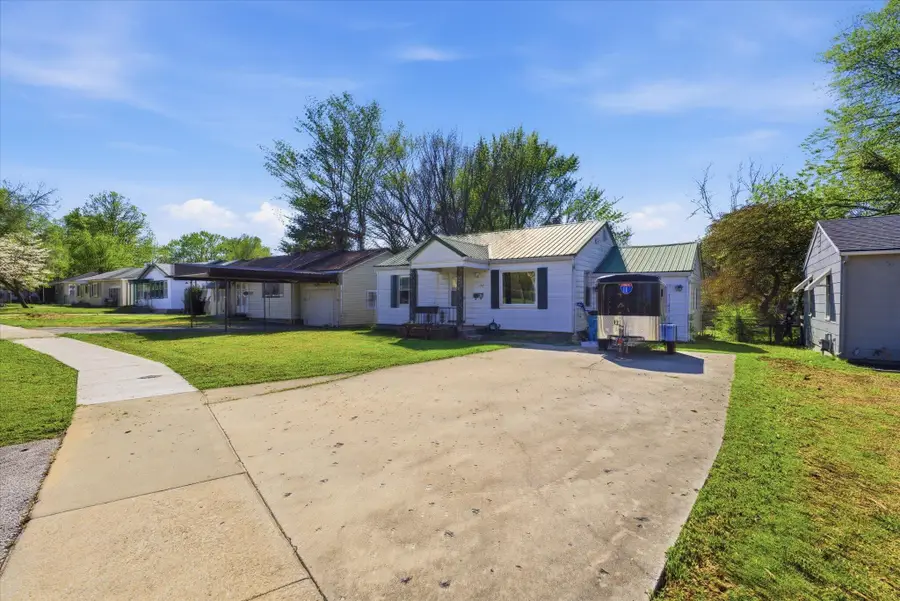 1725 N Weller Avenue, Springfield, MO 65803 - #2
