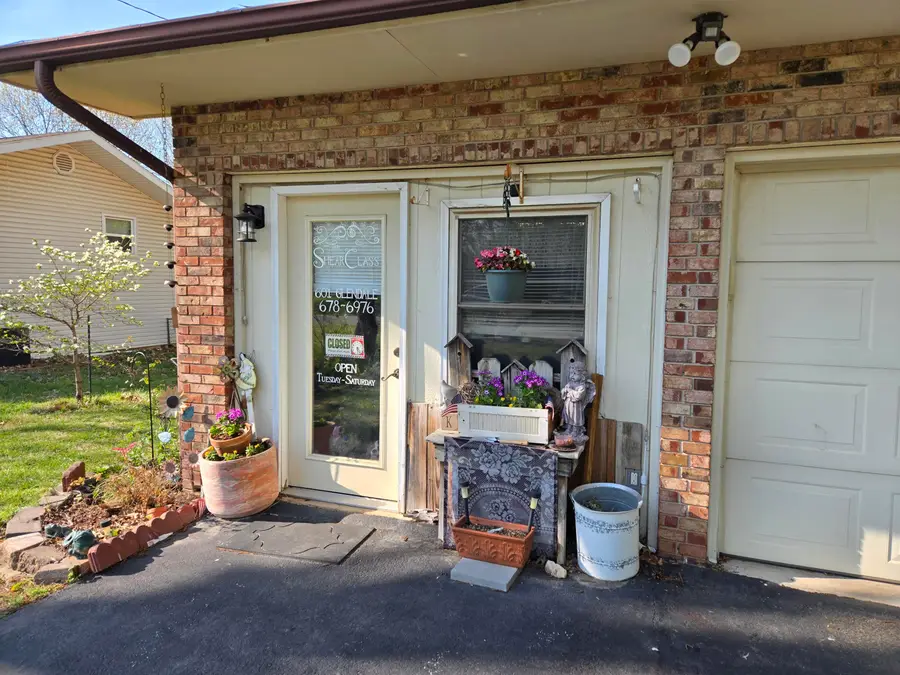 601 E Glendale Street, Aurora, MO 65605 - #3