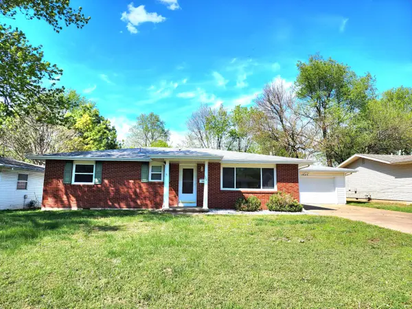 1027 E Edgewood Street, Springfield, MO 65807