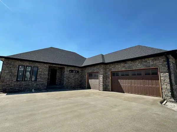 1758 E Peartree Drive, Ozark, MO 65721