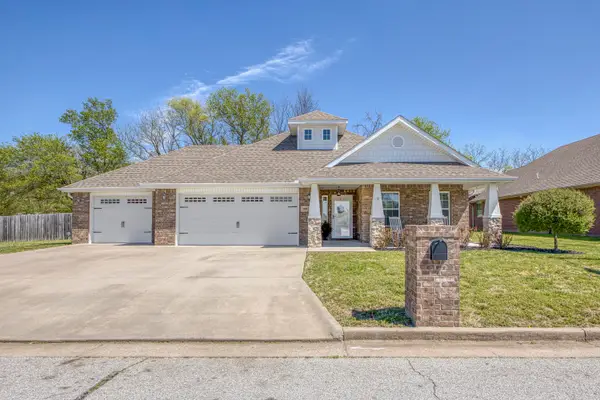 1007 Chesterfield Drive, Webb City, MO 64870