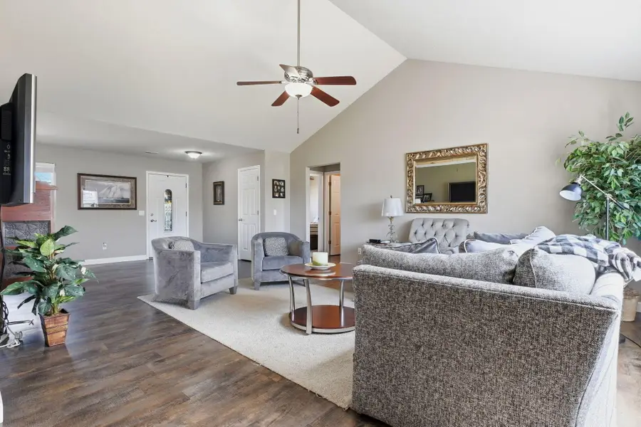 770 E Parkview Street, Bolivar, MO 65613 - #3