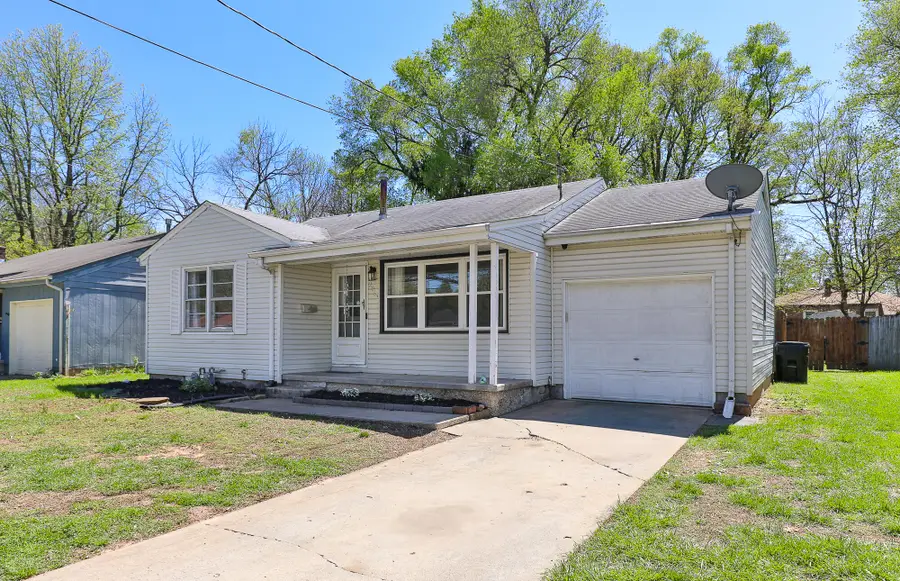 206 E Cherokee Street, Springfield, MO 65807 - #2