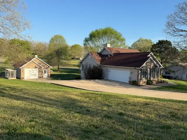 705 E Pamela Drive, West Plains, MO 65775 - #2